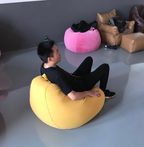 找懶人沙發(fā)廠家 吉利公司采購和風(fēng)控負責(zé)人來尚都家居實地考察