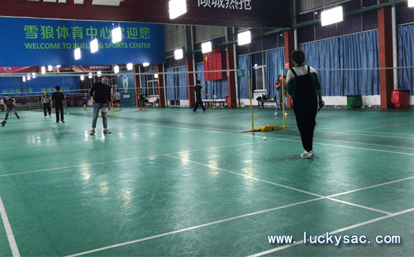 又又又 豐富陽(yáng)臺(tái)戶外沙發(fā)廠的員工生活 尚都家居組織羽毛球賽了
