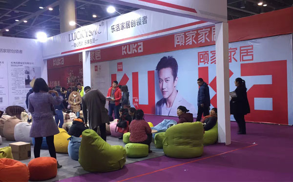 客戶找懶人沙發(fā)休閑家具廠：他們都找你們合作，我也找你們肯定錯(cuò)不了