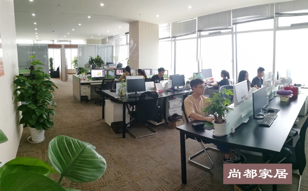 休閑家具廠尚都家居真正在詮釋什么叫“擼起袖子加油干”